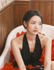 《国产精品18久久久久久欧美-李秀》