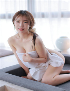 《一群女同学玩我的小JIJI-女人上厕正面现B毛图片》