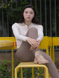 《国产免费的又黄又爽又色-《美人》》